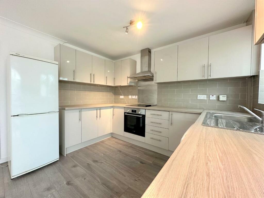 Kitchen Area Aspect 2