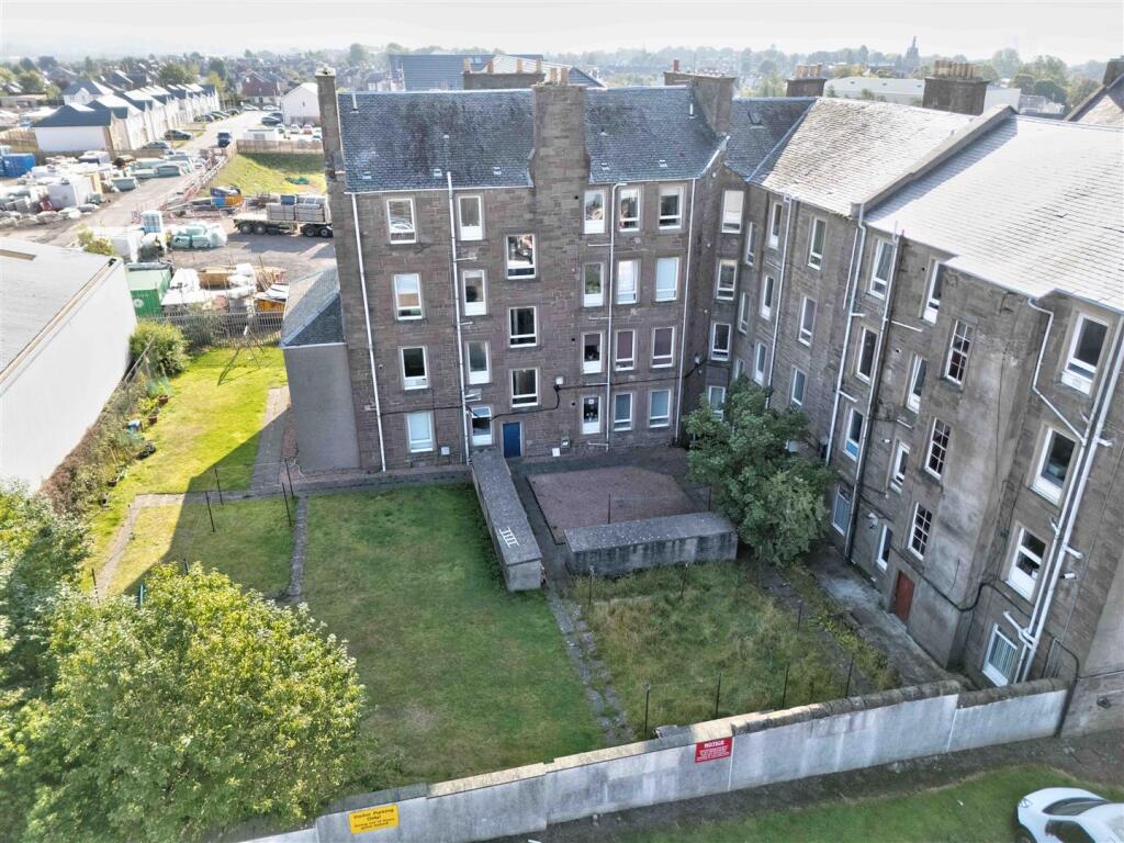 1R 107 Clepington Road Dundee-10.JPG