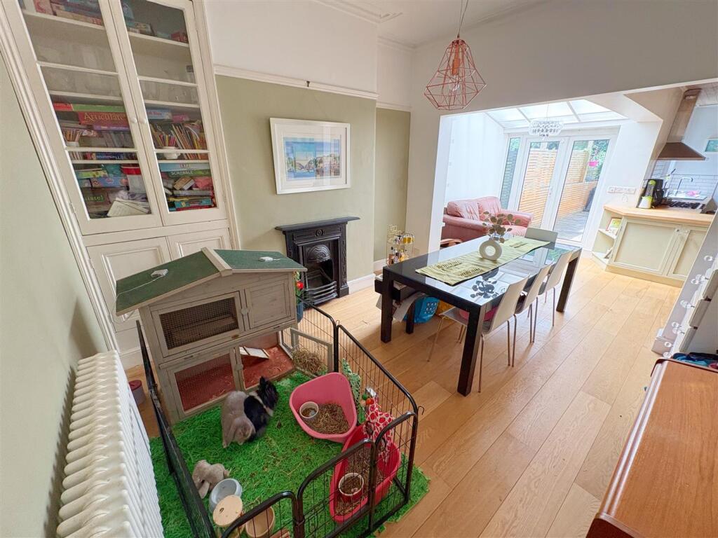 Dining area through to kitchen.jpg