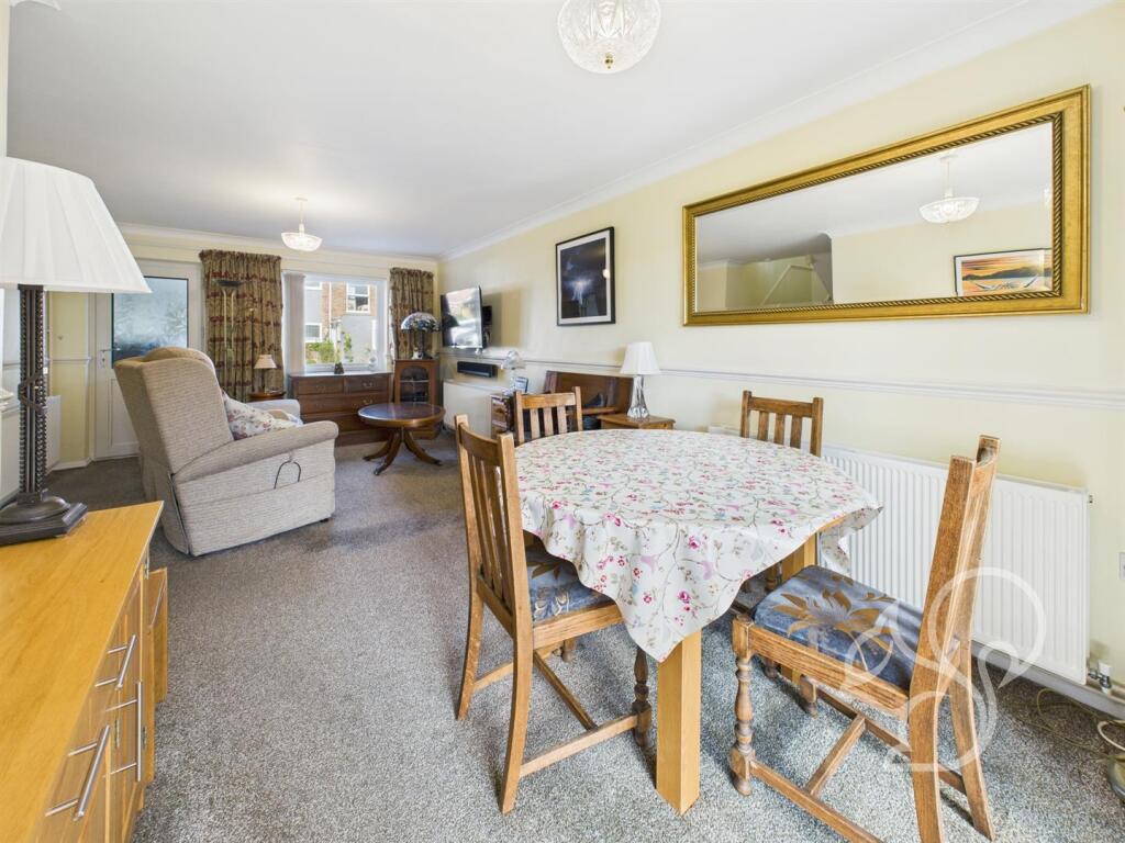 Living Room/Dining Area