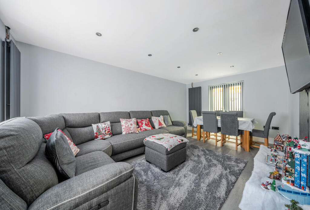 1383014-17-692493...