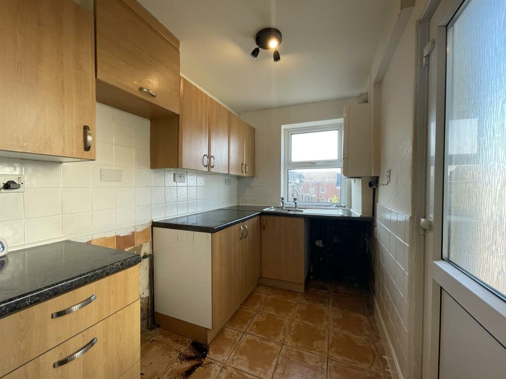 5 Kitchen.JPEG