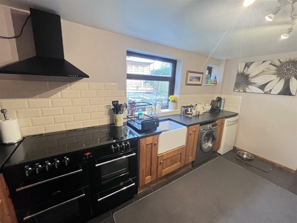 kitchen 2.JPG