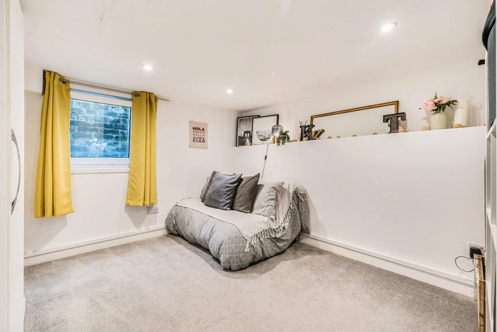 1346683-1-68c1432...