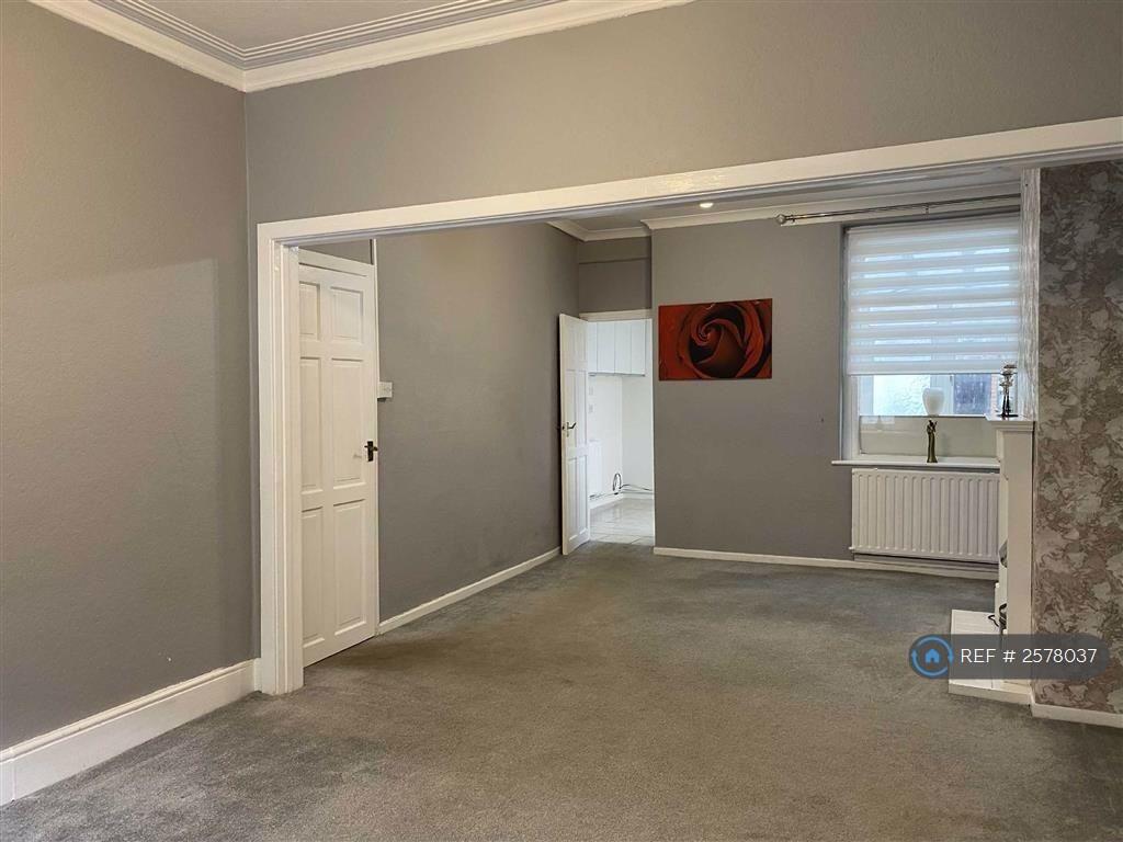 Lounge Looking Back From Front