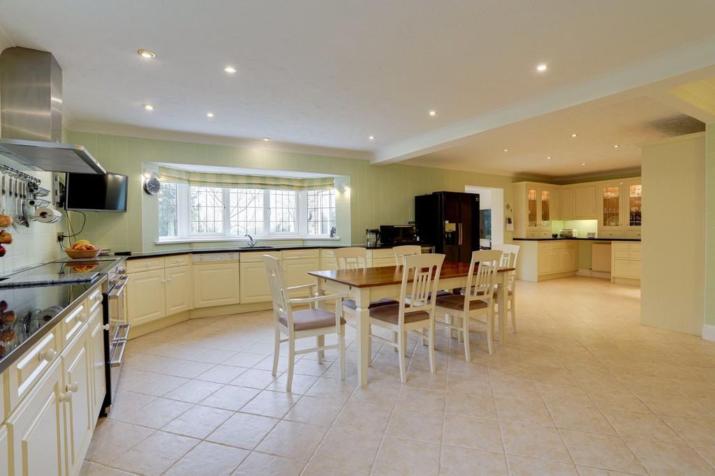 Kitchen/breakfast...