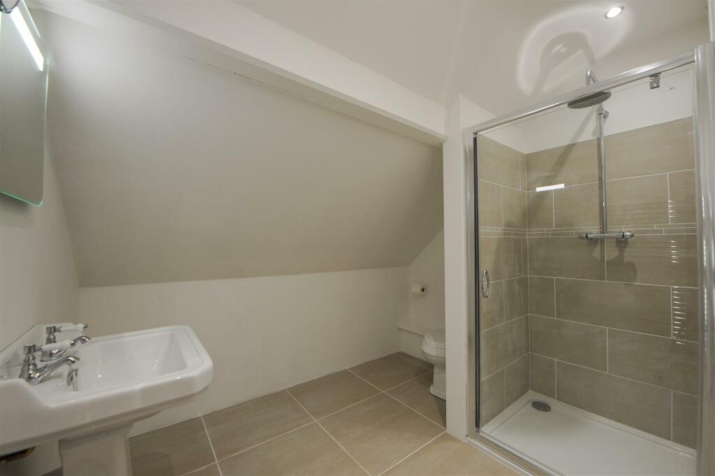 En-suite 1.jpg