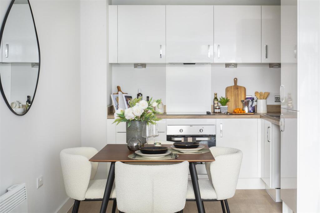 4. Kitchen .jpg