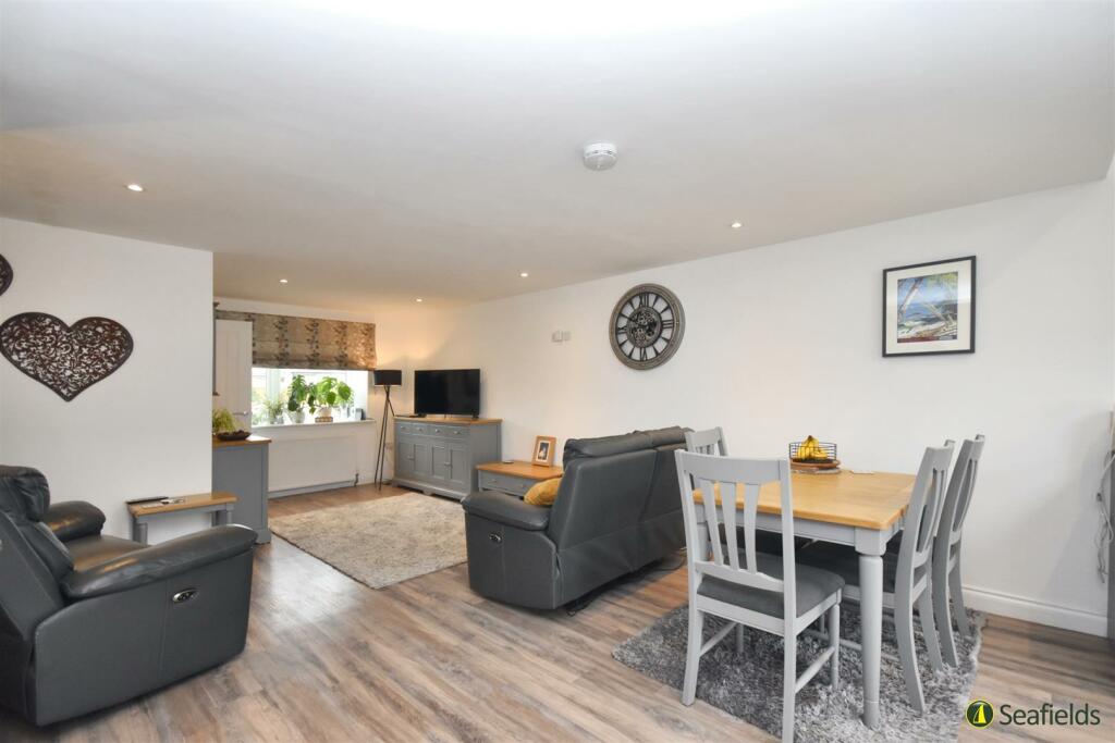 Sitting/Dining room