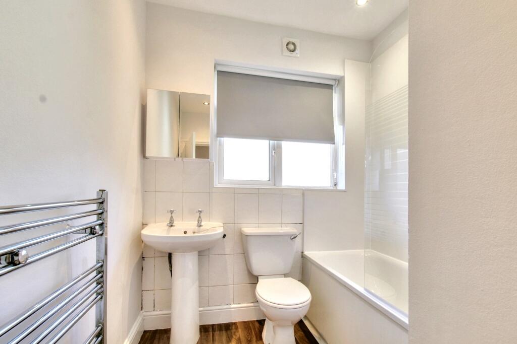 6.bathroom 1.jpg