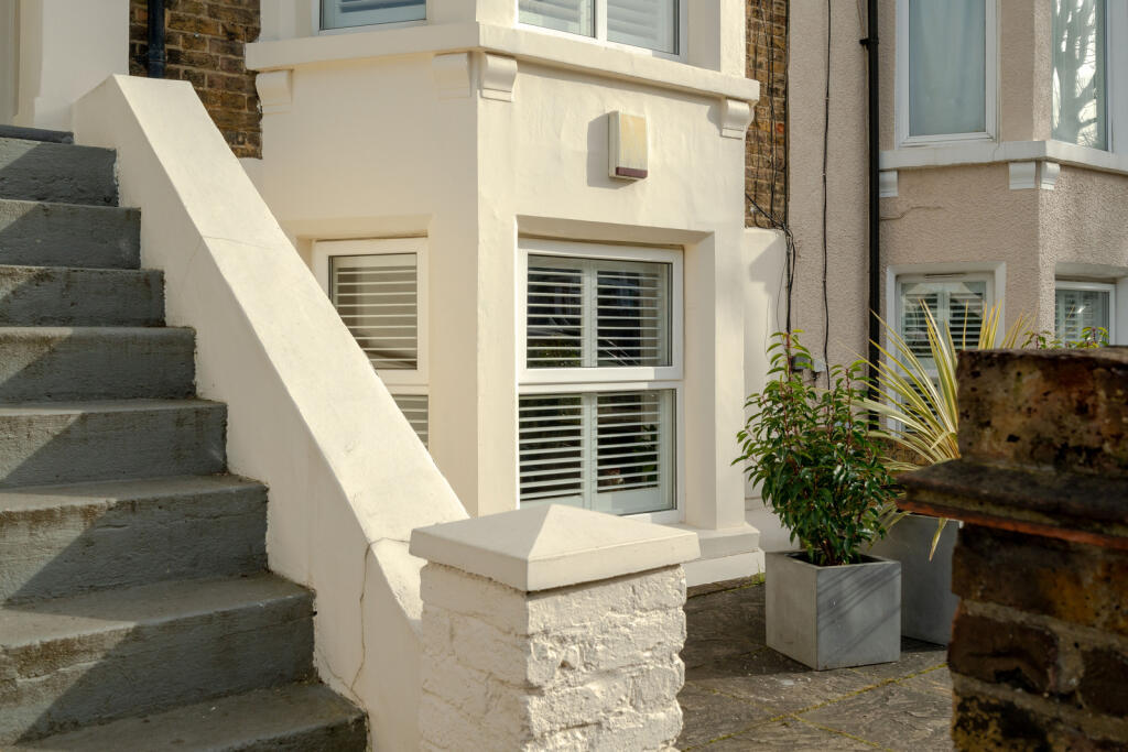 258442 - Lordship Lane, London SE22 - high res ...