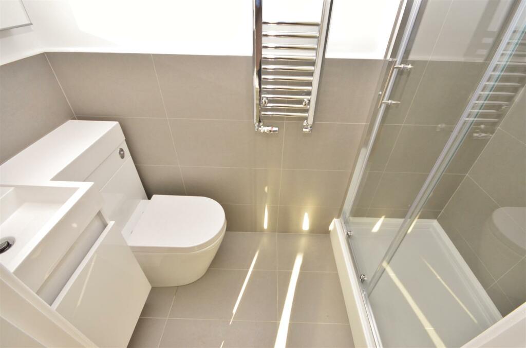 EN SUITE SHOWER ROOM