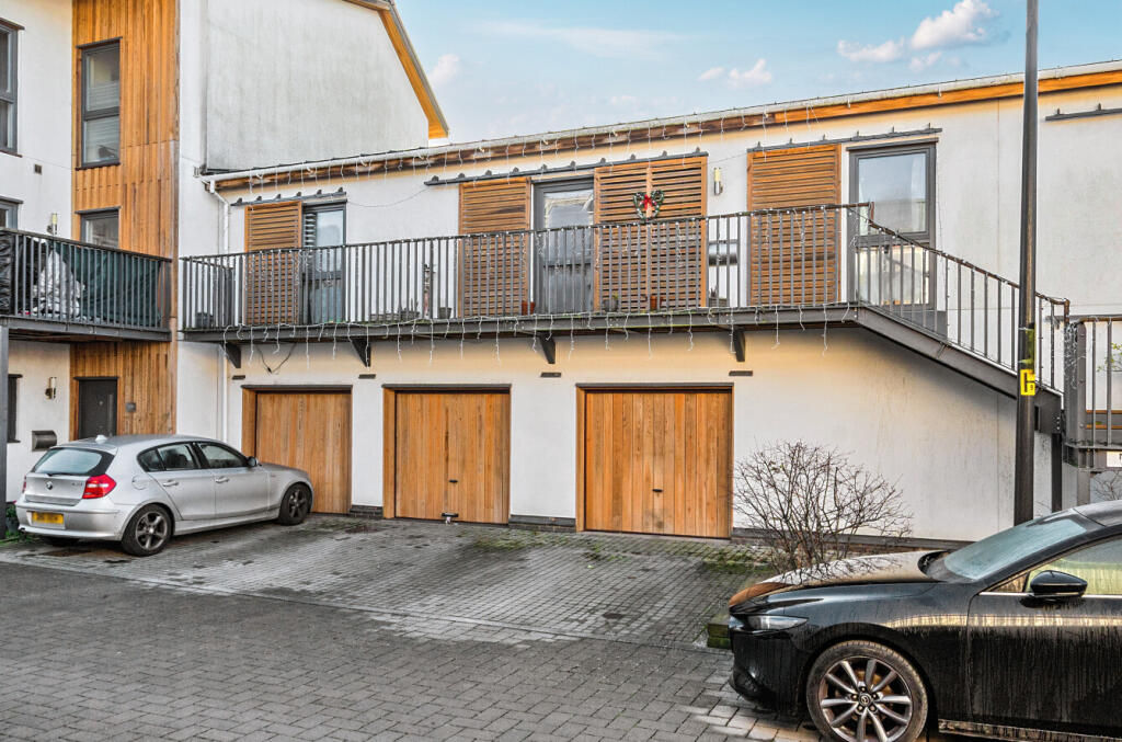 1386925-17-69300e...