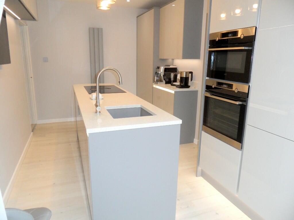 KITCHEN/BREAKFAST RM