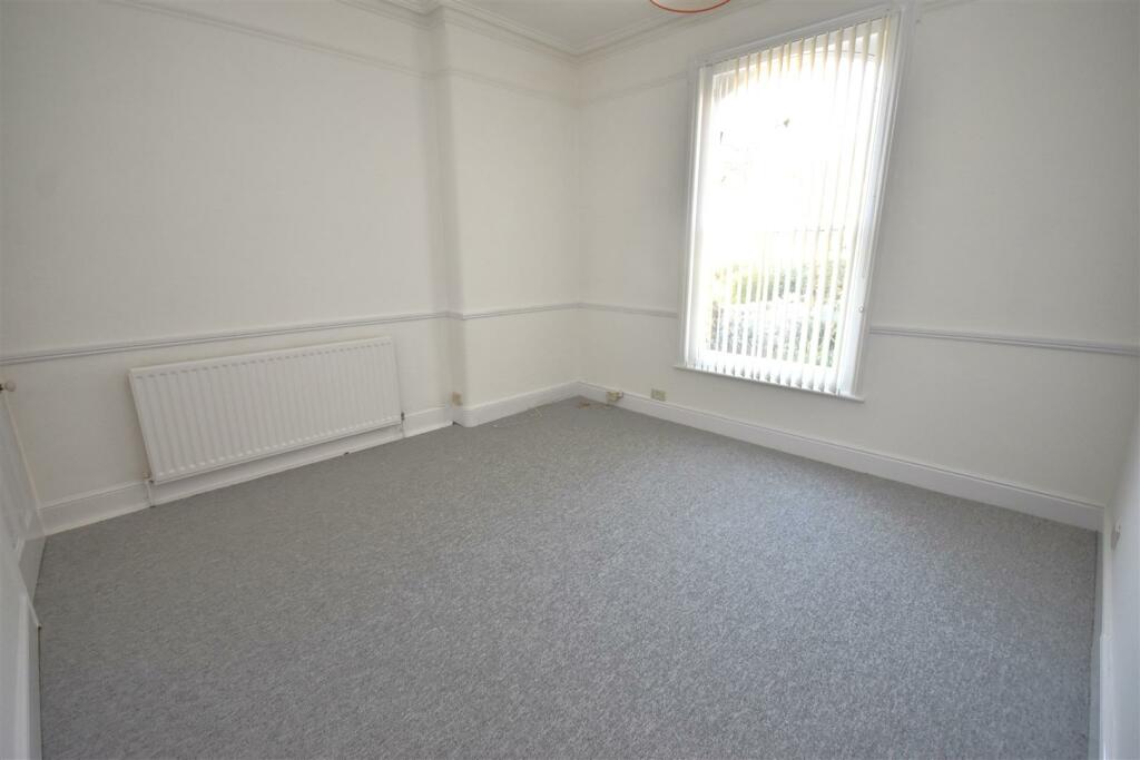 Bedroom 1.jpg