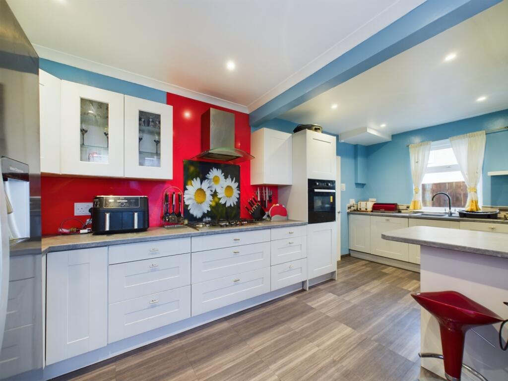 CAM02195G0-PR0055-STILL021