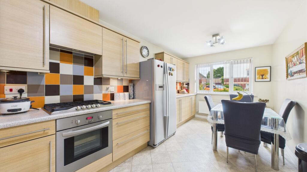 ewemove-thomasroad-kitchen1