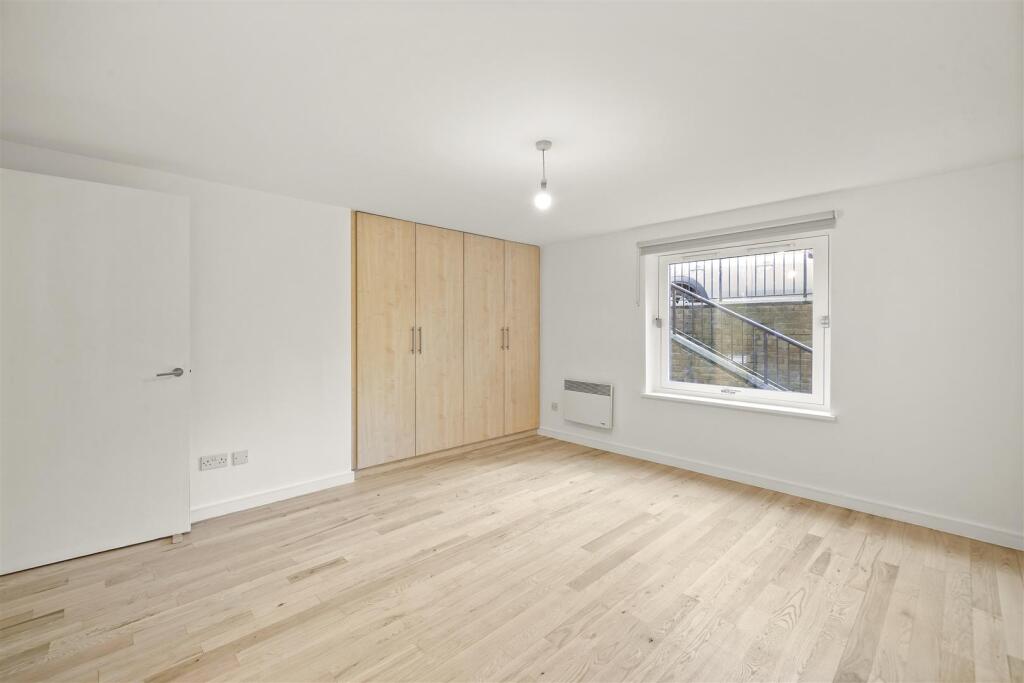 Flat 3, Angel Point - i7wOGCsAjCsAX6qybRwF.jpg