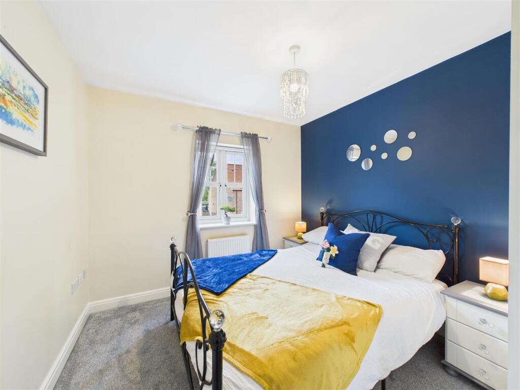 BEDROOM 2