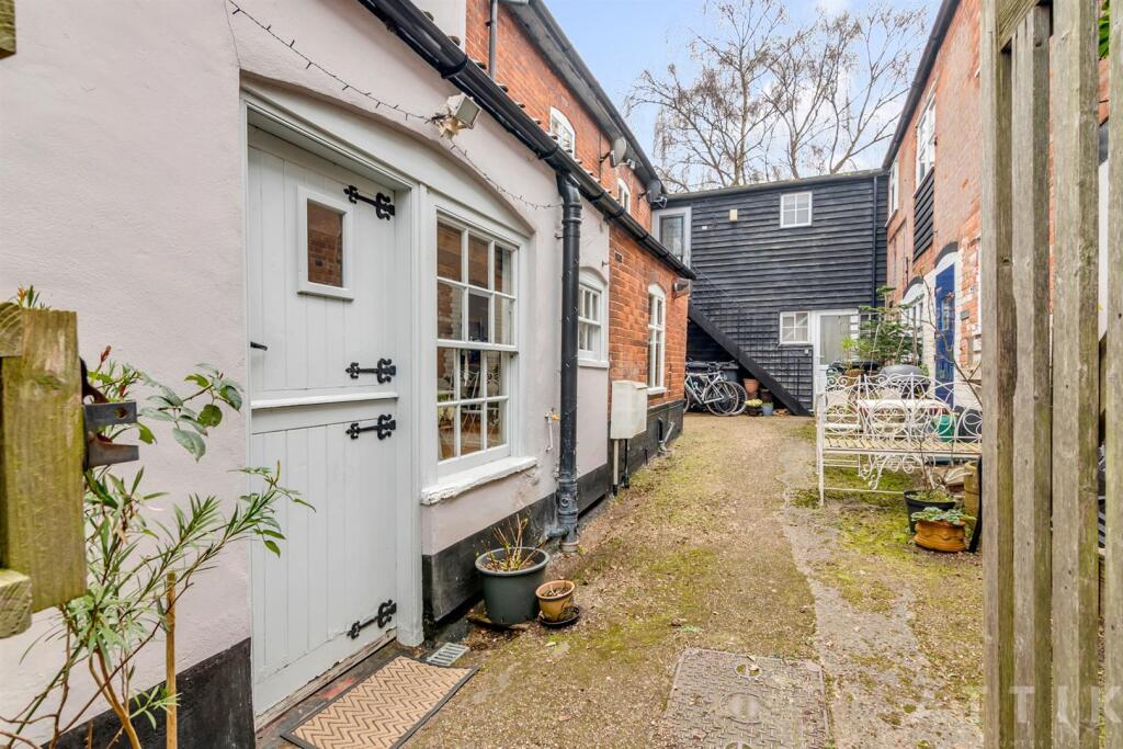 6B Chediston Street, Halesworth IP19 8BE (10).jpg