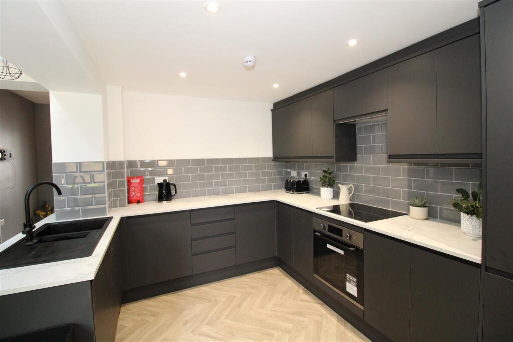 Kitchen 3.jpg
