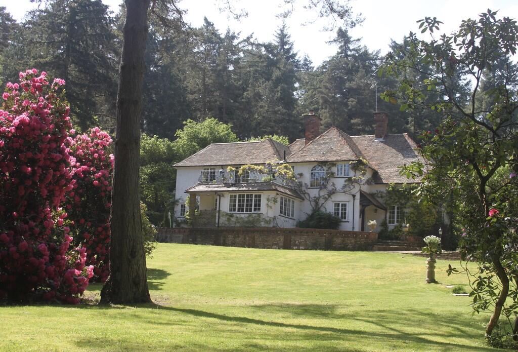 Thursley Road, Churt