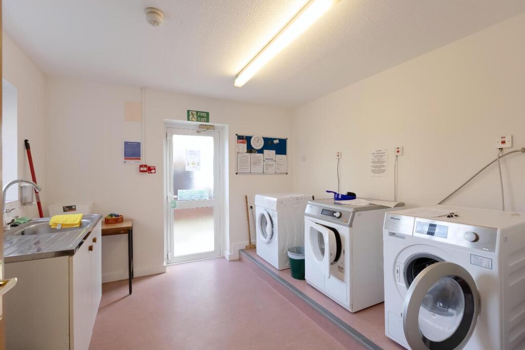 Amberley Court_17.jpg