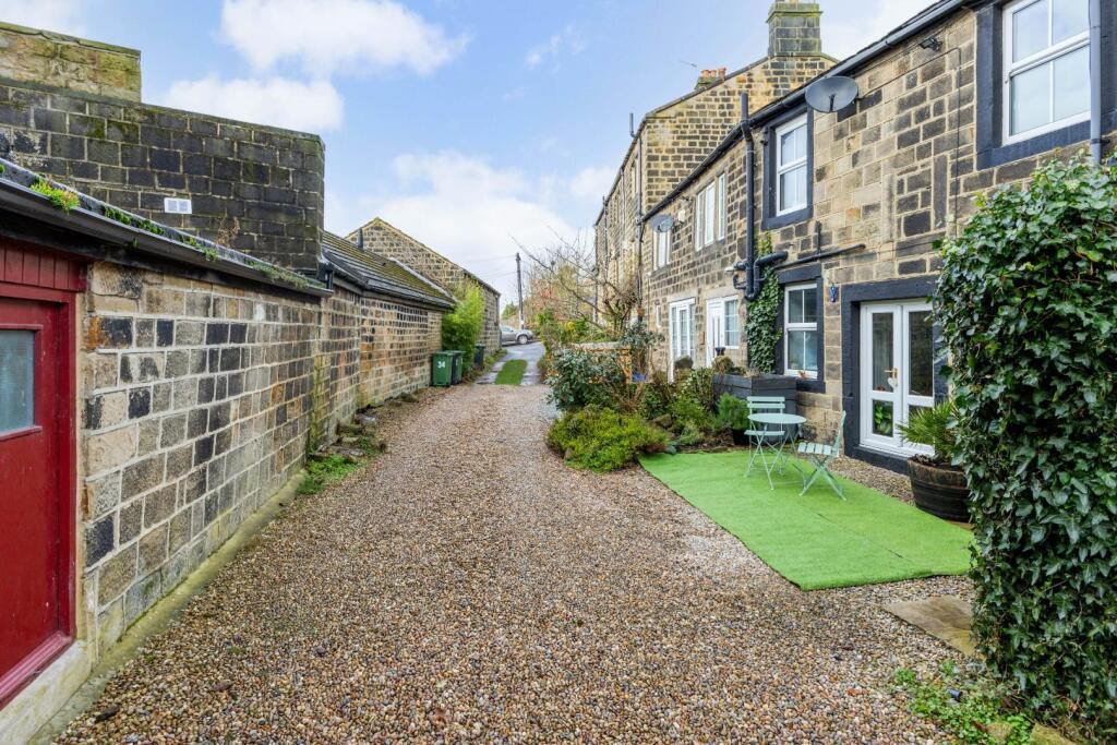 83745_36 Leeds Road Rawdon (2).jpg