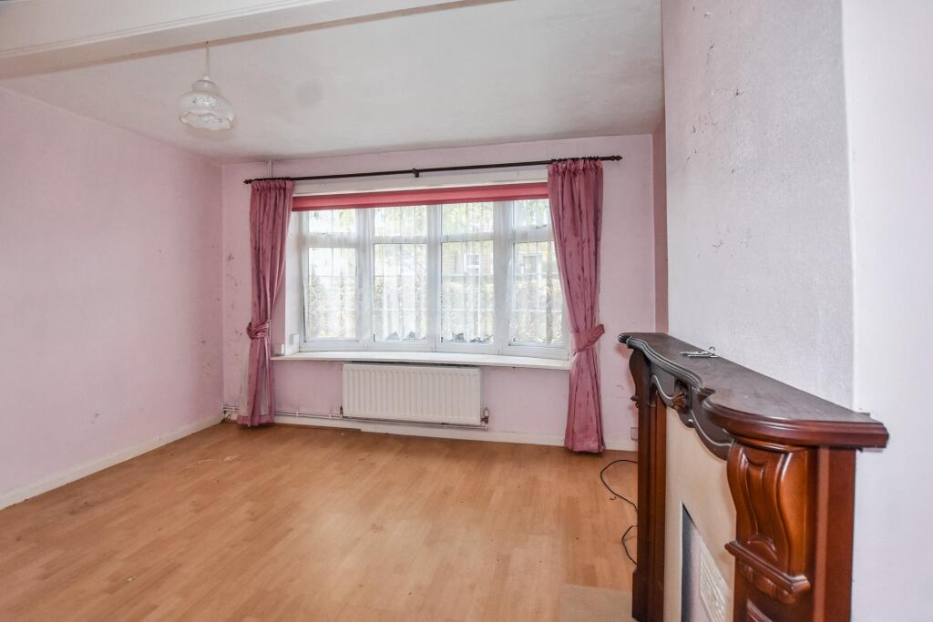 19 Escott Gardens, Mottingham, London, SE9 4BQ