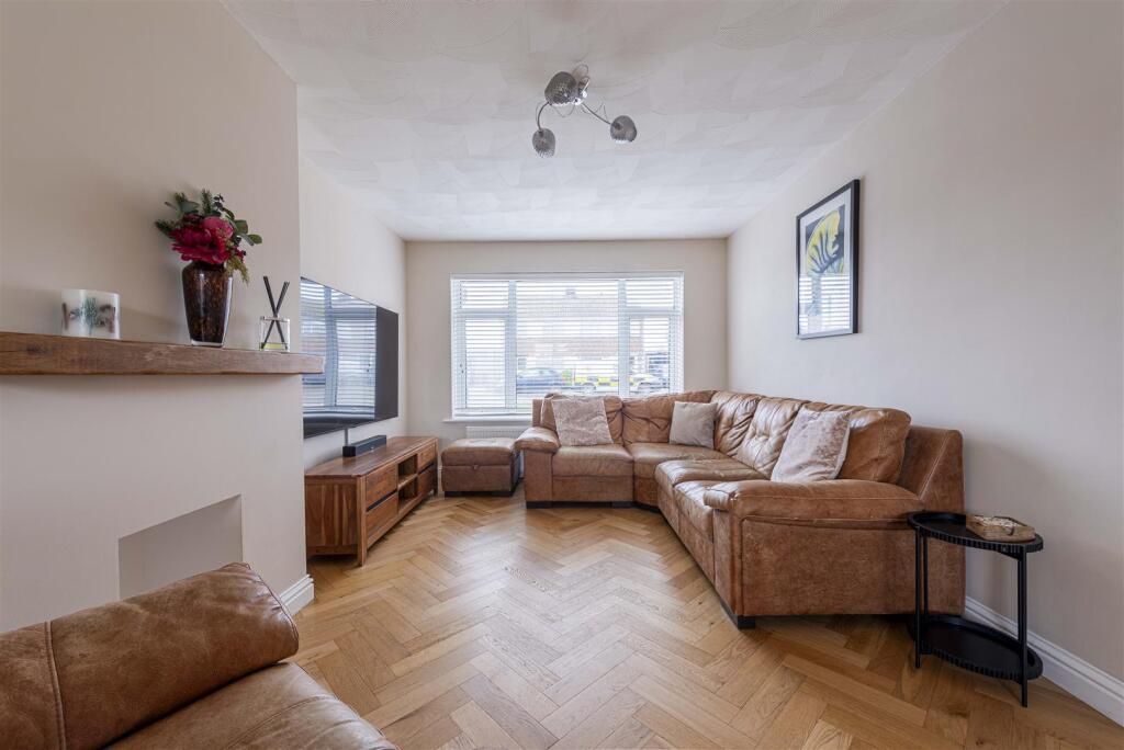 3 bedroom home for sale in Alicia Avenue Margate b