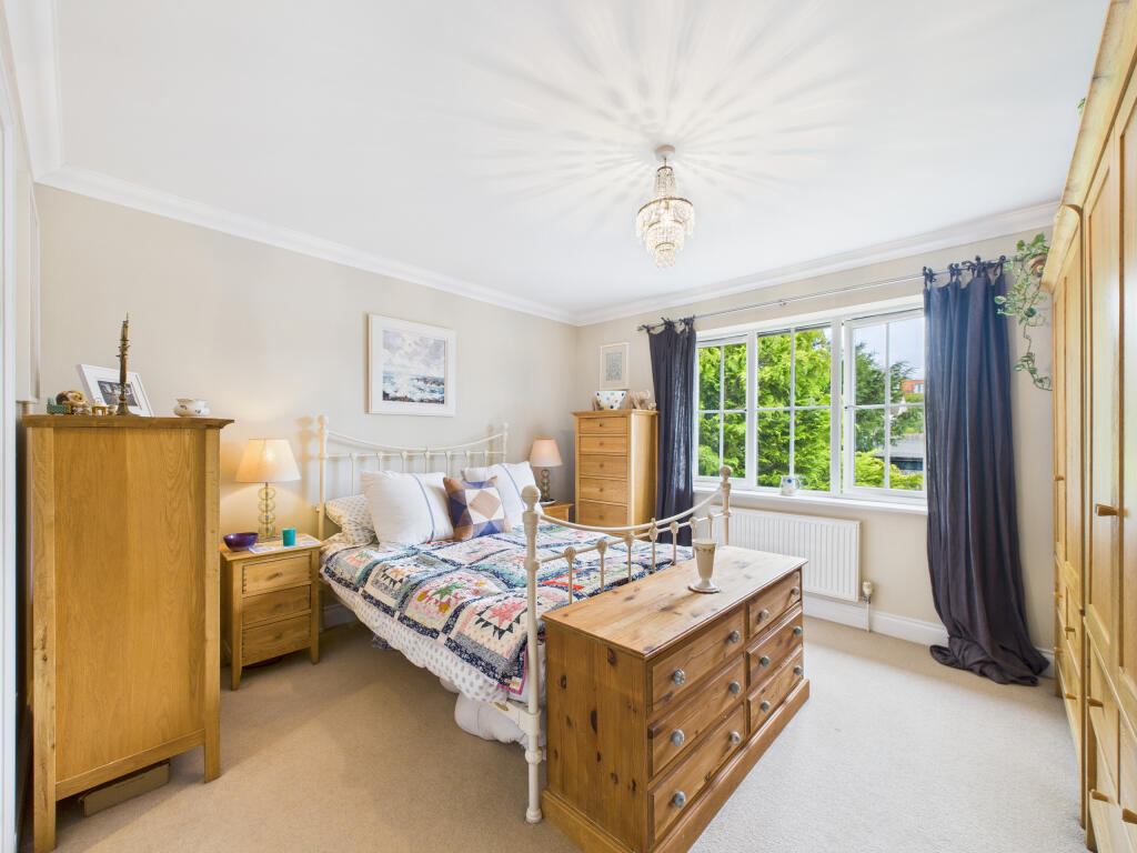 CAM02909G0-PR0439-STILL040