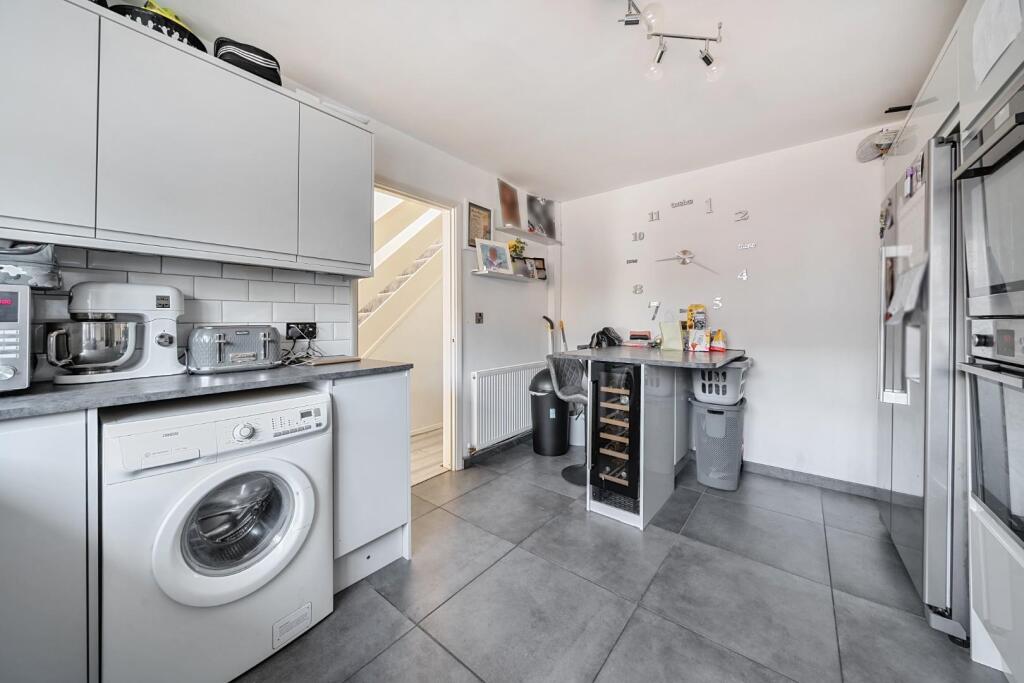 23-6823084673706-1293939-ARW-2323-6823084673706-12