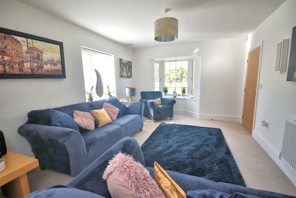 Sitting room 2.jpg