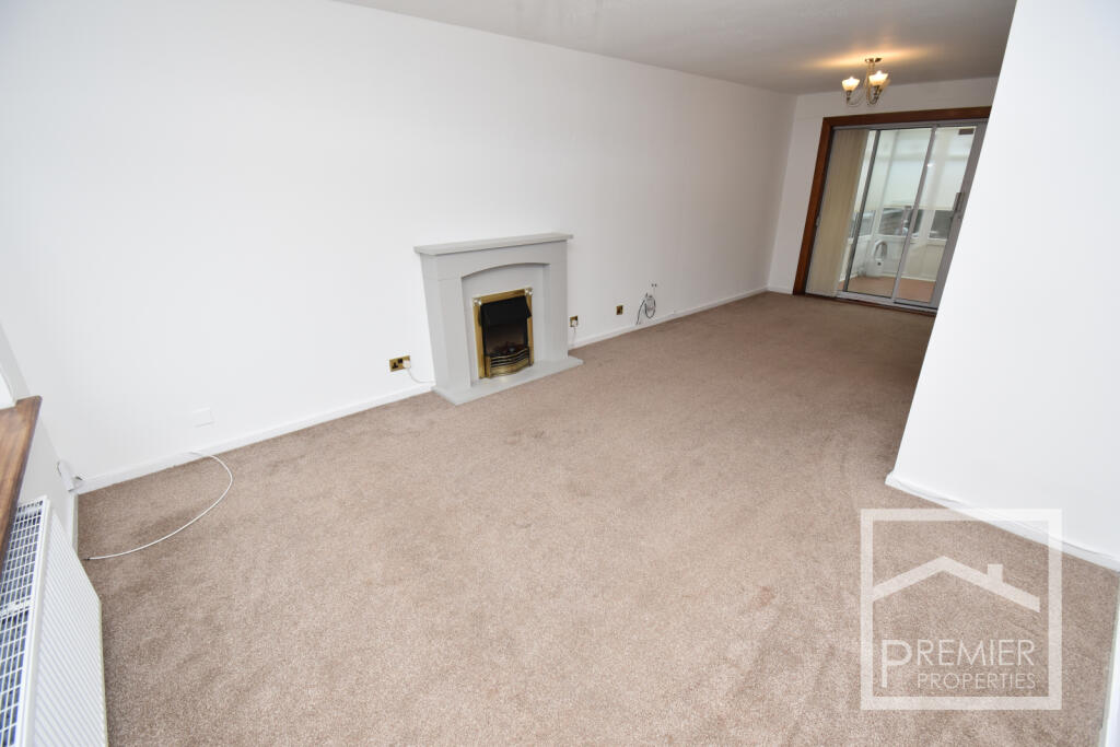 Lounge/Dining Area