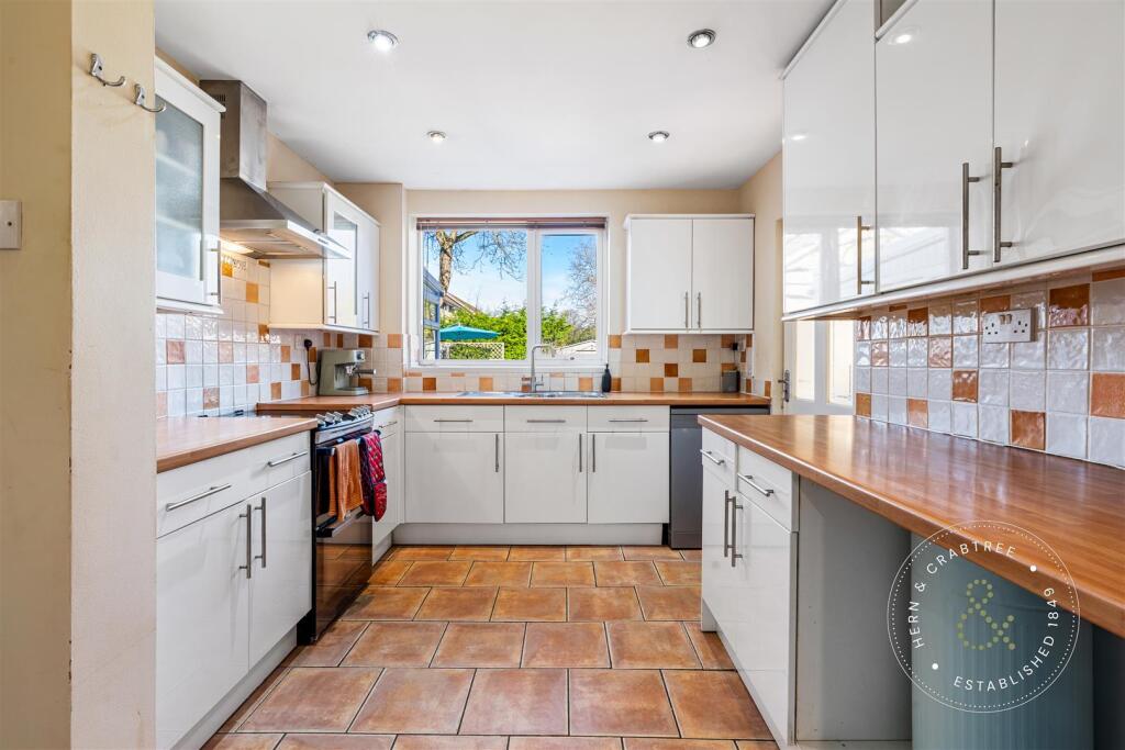 Int Newborough Ave, Hern Crabtree (11).jpg