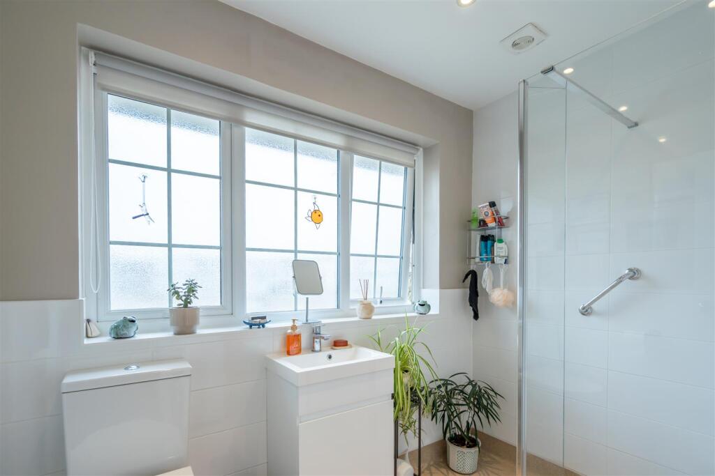 Shower Room.jpg