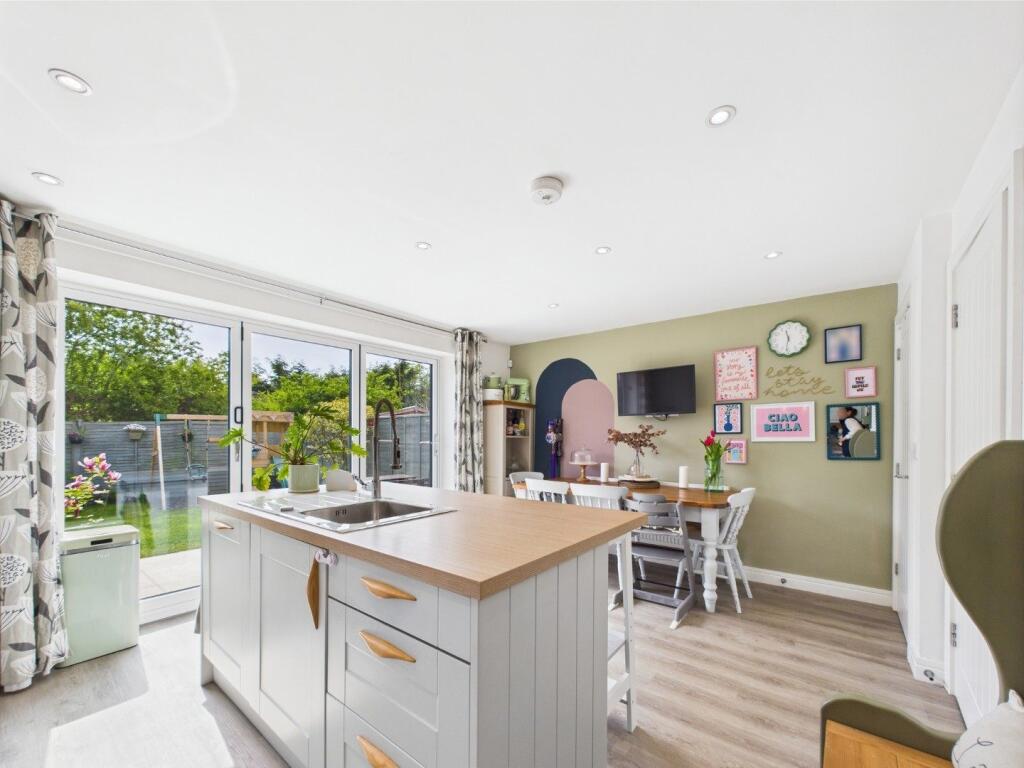 Kitchen/Dining Area