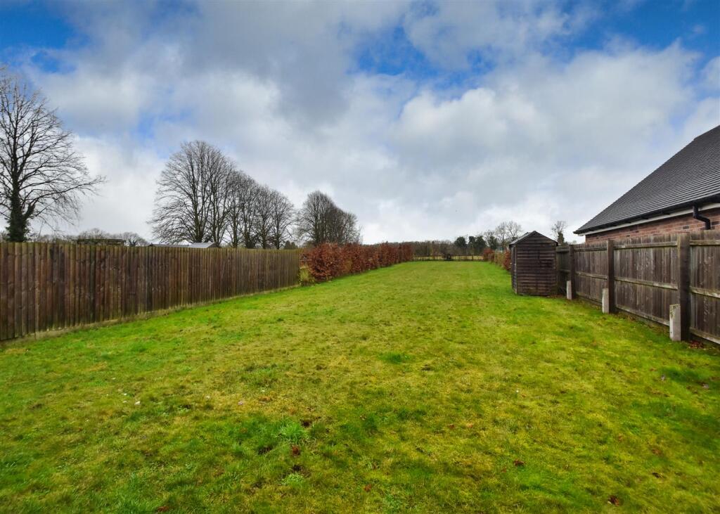 4 Lower Lanes Meadow - Garden.jpg
