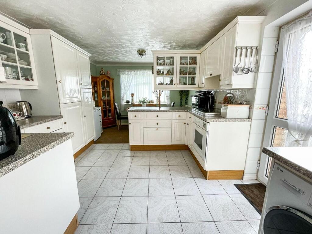 tlc_5cf134bd-8e7e-4438-83cc-392132d95b1f_e006b45.j