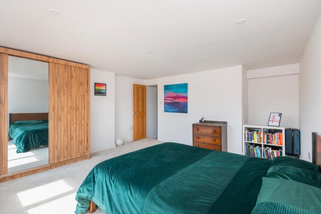 0C6REN - Bedroom I.jpg