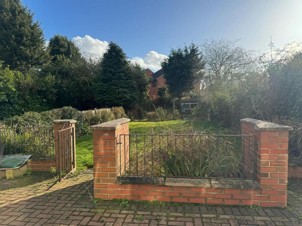 Garden 2.jpg