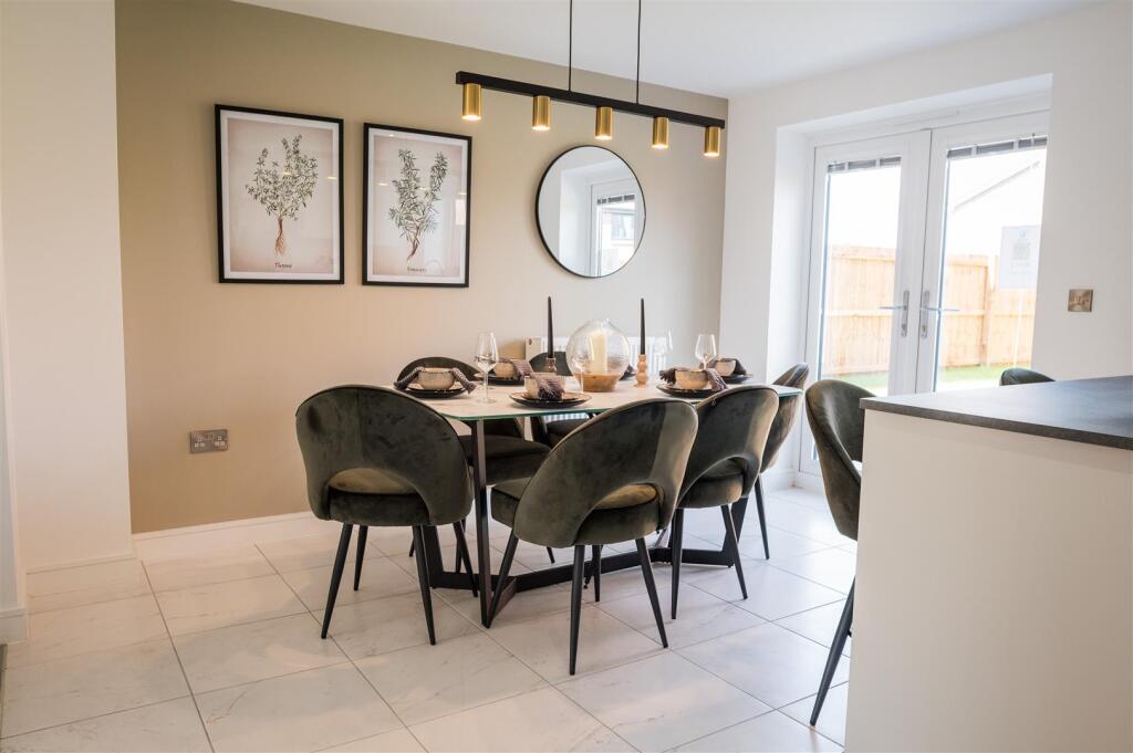 KITCHEN/DINING ROOM