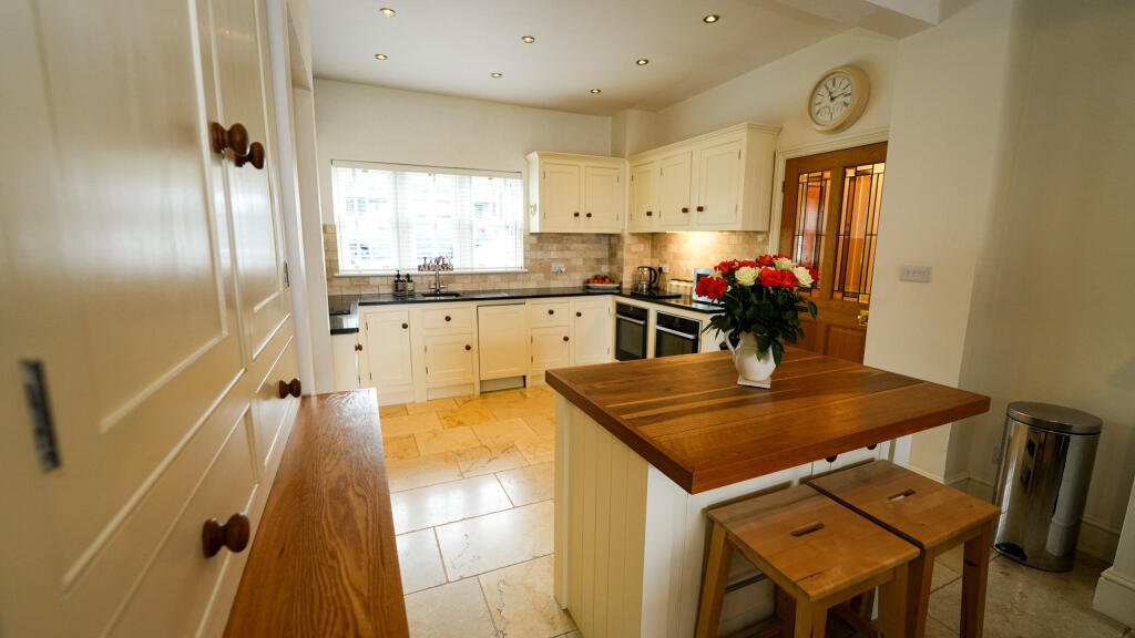 71200670-9d21-4818-9b6b-288ae30e3d04