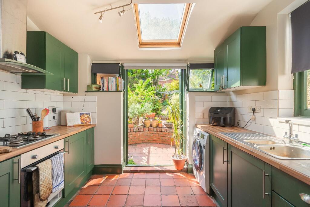 2S0RKE - Kitchen C.jpg