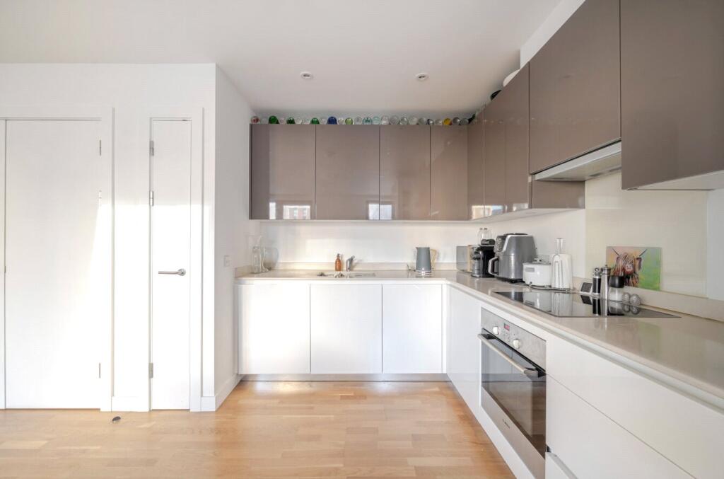 1387204-9-693a2f6...