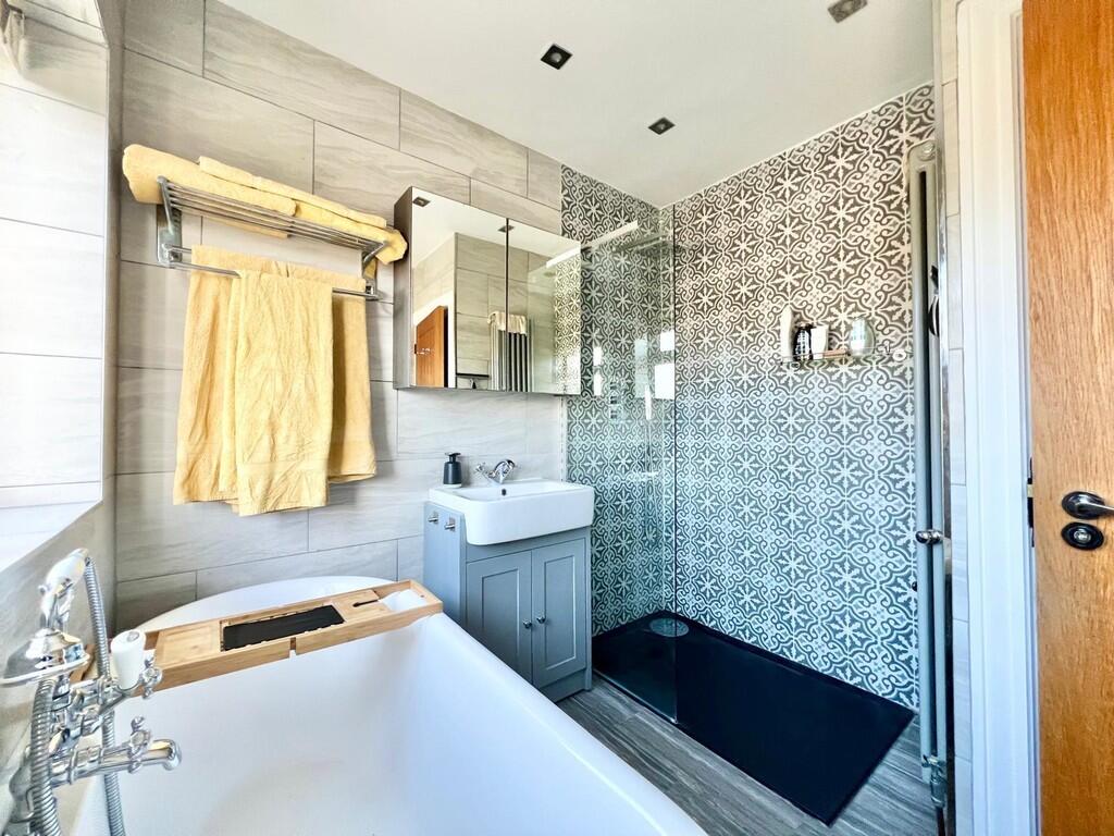 IMG-20251120-WA00...