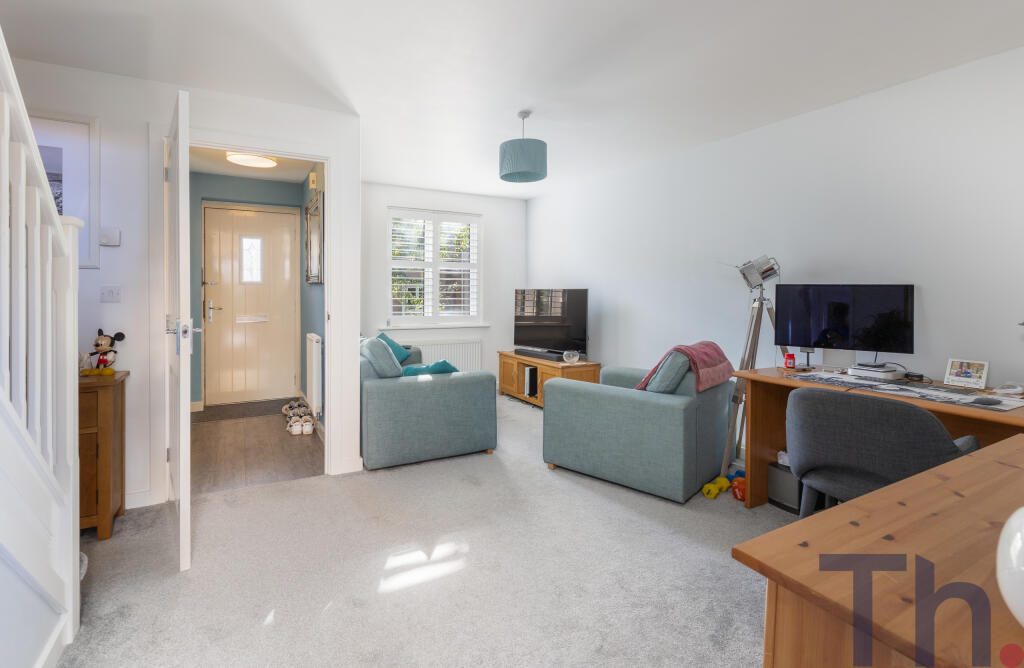 Lounge &amp; Entrance Porch