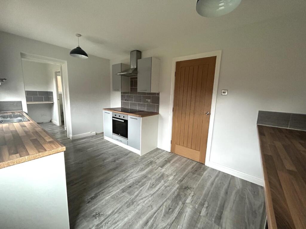 Kitchen 2.JPG