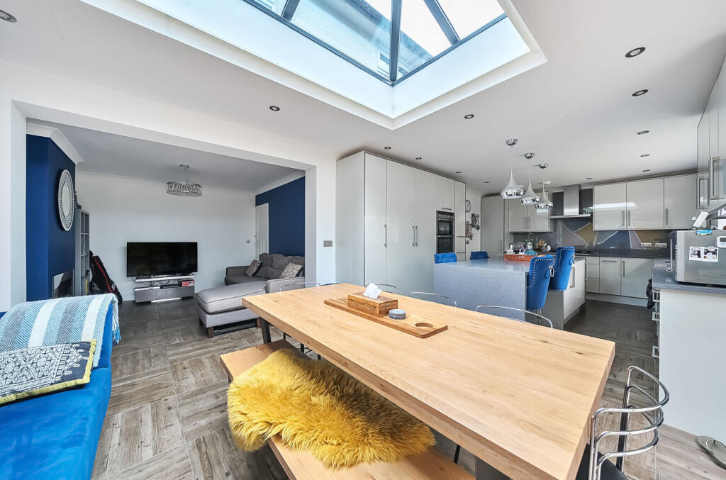 1302252-3-683f055...