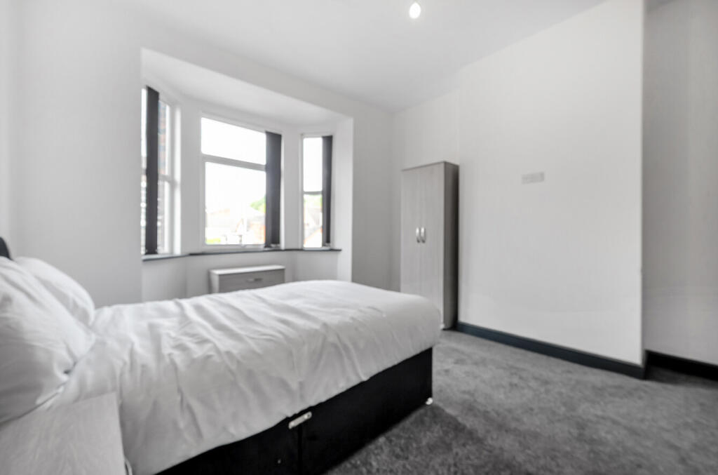 15-681b1b844b677-...